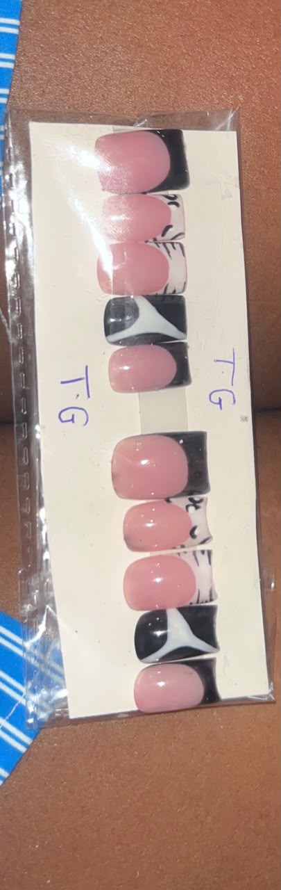Ivy nail inspiration design 3