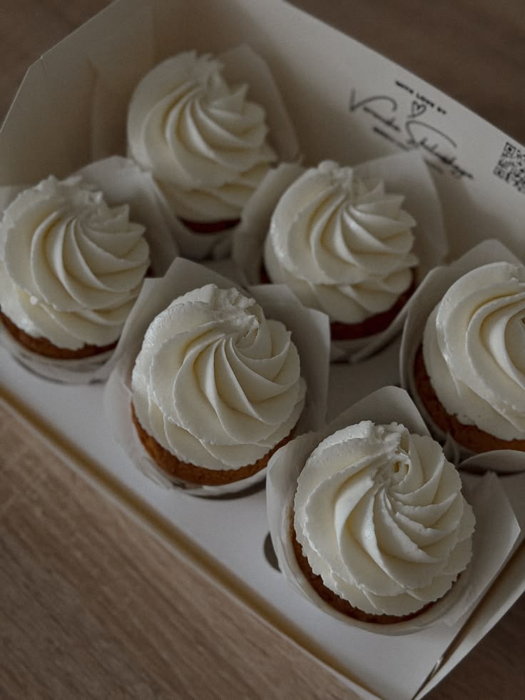 6 Cupcakes